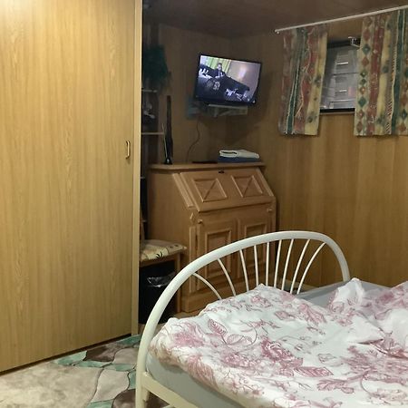 Schoenes Doppelbettzimmer Im Untergeschoss Inkl Parkplatz Nach Verfuegbarkeit Essen Exterior foto