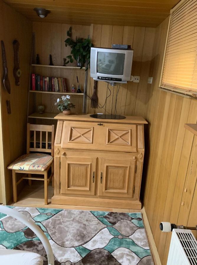 Schoenes Doppelbettzimmer Im Untergeschoss Inkl Parkplatz Nach Verfuegbarkeit Essen Exterior foto