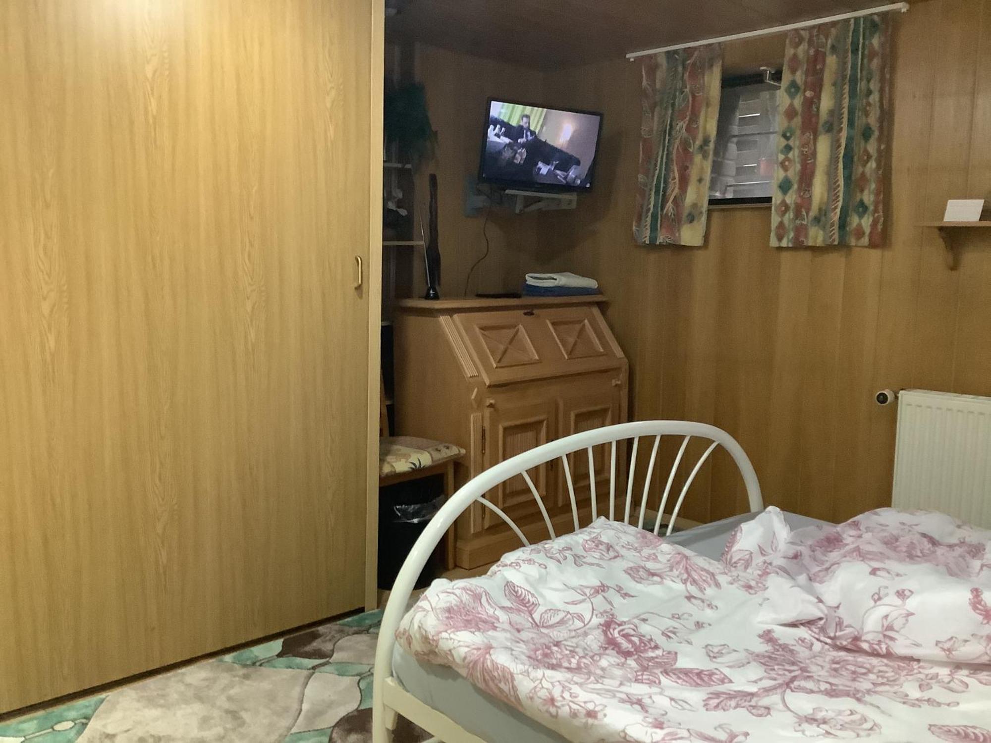 Schoenes Doppelbettzimmer Im Untergeschoss Inkl Parkplatz Nach Verfuegbarkeit Essen Exterior foto